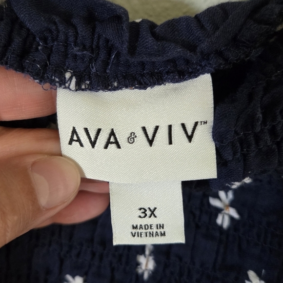 Ava & Viv Navy Daisy Print Tank Size 3X - Picture 6 of 6